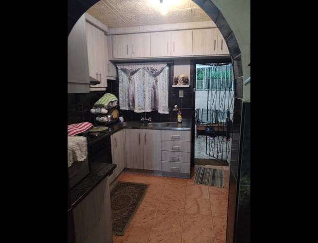 4 BEDROOM HOUSE FOR SALE IN SAVANNA PARK